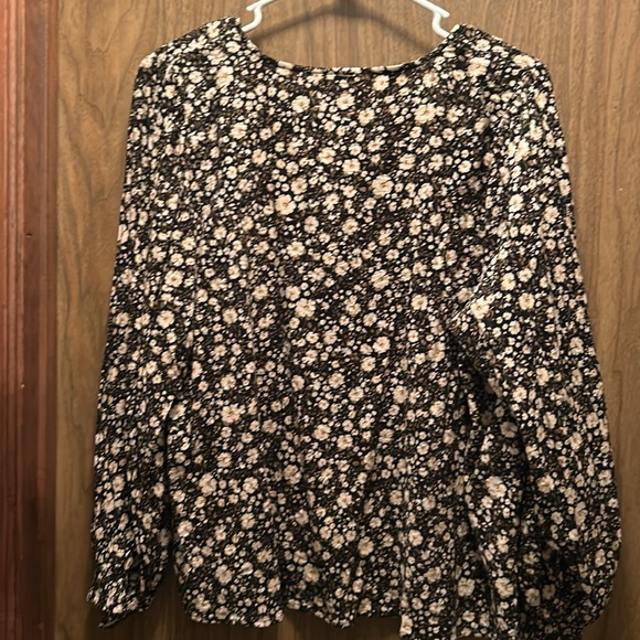 Old navy flower blouse - Picture 5 of 5